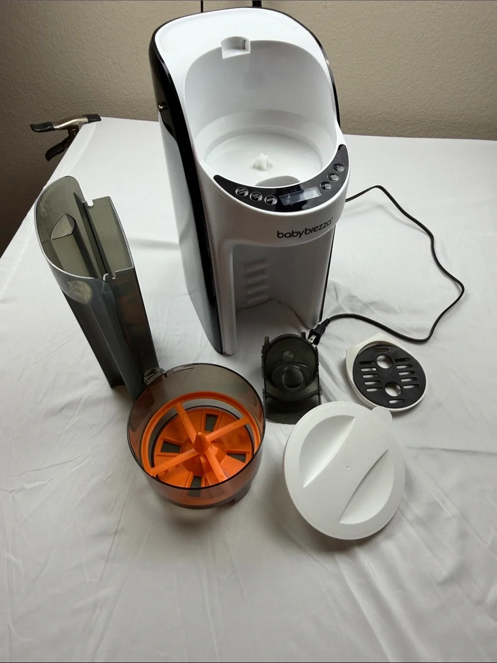 Baby Brezza Formula Pro Powder Dispenser in White